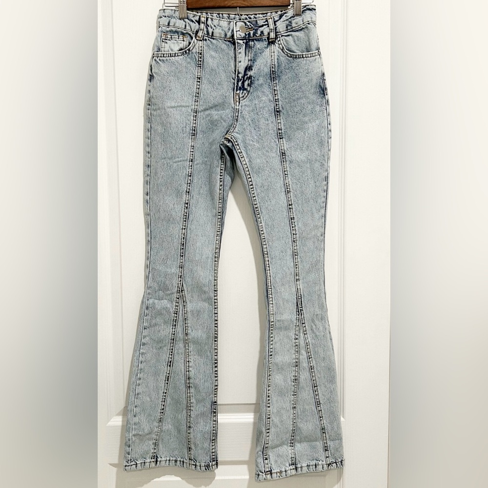 NWOT mid-rise flare jeans with front seam detail. Medium wash. Size 4/36.